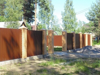 Монтаж забора из металлопрофия в Могилеве