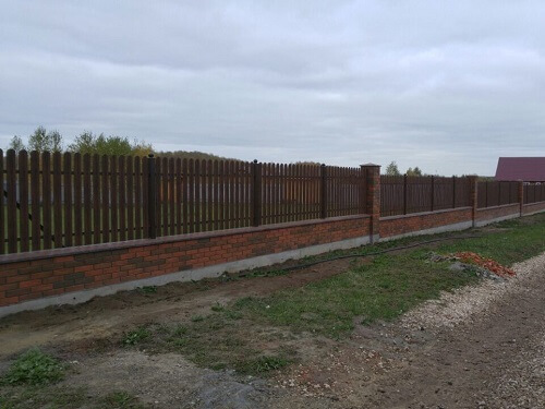 Монтаж забора из металлоштакетника в Могилеве